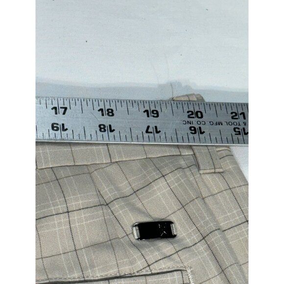 Tiger Woods Collection Plaid Shorts Men's Size 42 Beige Checkered Golf Casual - Picture 6 of 8